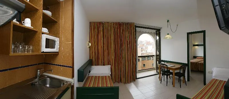 Apartaments Rosanna Lloret de Mar